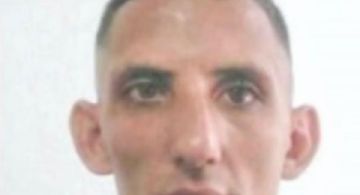 El hombre que atacó a una chica en una mueblería de Rosario estaba preso en Córdoba