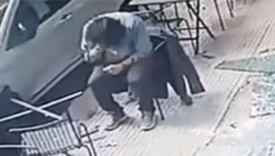 Sobrevivió de milagro: comía en Palermo y un blindex le cayó en la cabeza