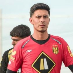Mauricio Nievas, jugador de Deportivo Madryn, se descompensó y sufrió un paro cardíaco