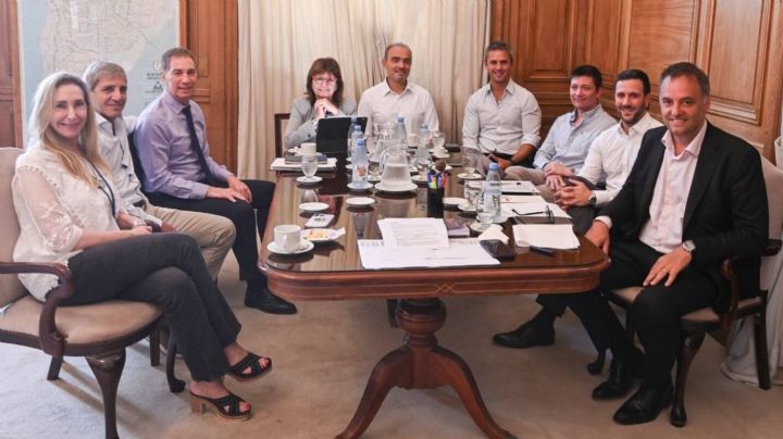 Reforma laboral: el Gobierno se reunió en la previa a la sesión