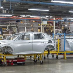 Una automotriz ofrece retiros voluntarios por la crisis