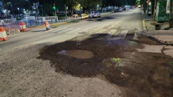 Vecinos alertan por un socavón en Ciudad