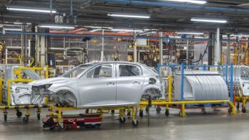 Una automotriz ofrece retiros voluntarios por la crisis