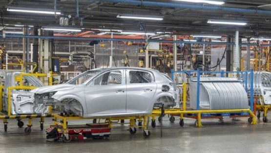 Una automotriz ofrece retiros voluntarios por la crisis