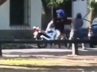 Mató a golpes al conductor de un auto en una discusión de tránsito