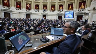 Foto iliustrativa de  El oficialismo y sus aliados aprobaron la reforma laboral y vuelve con cambios al Senado