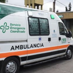 Varias personas resultaron heridas tras un choque entre colectivo y un auto 