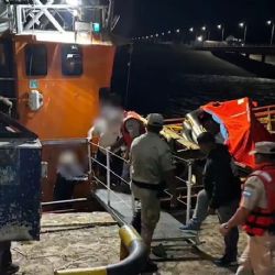 Video: se hundió un buque pesquero en Río Negro 