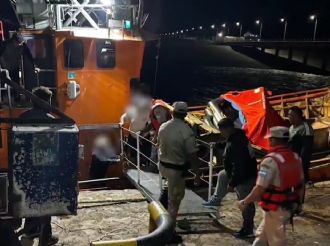 Video: se hundió un buque pesquero en Río Negro 