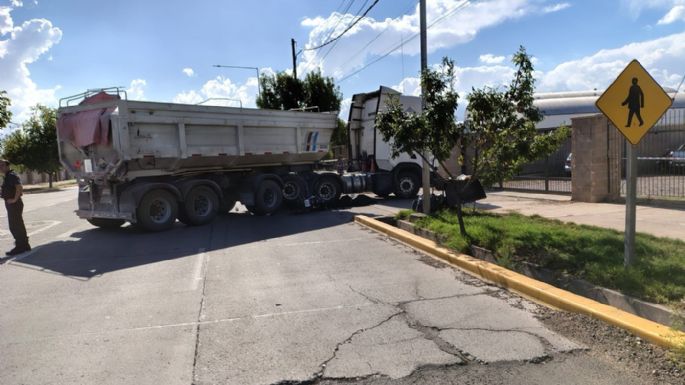 Un motociclista murió al chocar con un camión en el carril Rodríguez Peña 