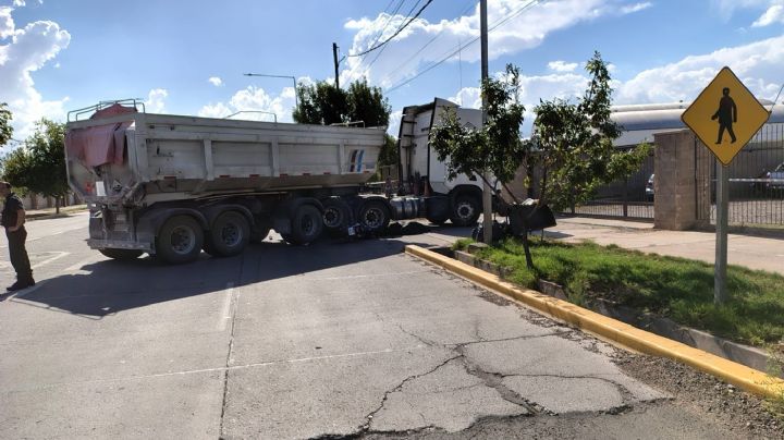Un motociclista murió al chocar con un camión en el carril Rodríguez Peña 