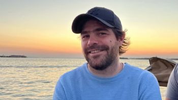 Tras ser operado de urgencia, Peter Lanzani habló de su salud y publicó una sugestiva foto