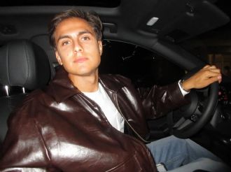 La tierna foto de Paulo Dybala junto a Gia, su hija recién nacida 