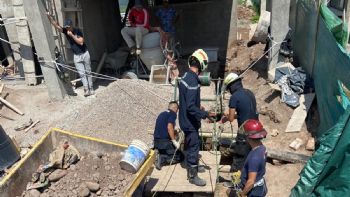 Un trabajador cayó en un pozo séptico de ocho metros de profundidad