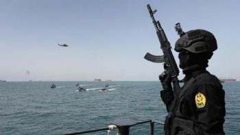 El máximo líder de Irán afirmó que seguirá cerrado el Estrecho de Ormuz