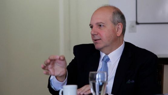 Fiscalía anticorrupción abrió una investigación por el viaje de la esposa de Adorni