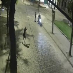 Le dispararon a un influencer durante un robo y quedó todo grabado