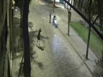 Le dispararon a un influencer durante un robo y quedó todo grabado