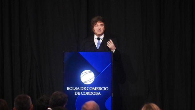 Milei se mostró con Adorni y dijo que en agosto “la inflación podría empezar con cero”