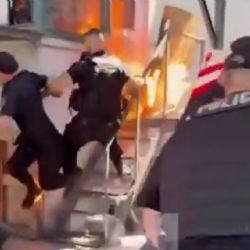 Se prendió fuego frente a la empresa porque no le pagaban el salario 