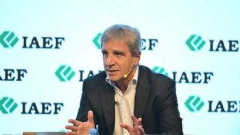 Caputo habló de la inflación de febrero: “No podemos forzar a la gente a tener pesos"