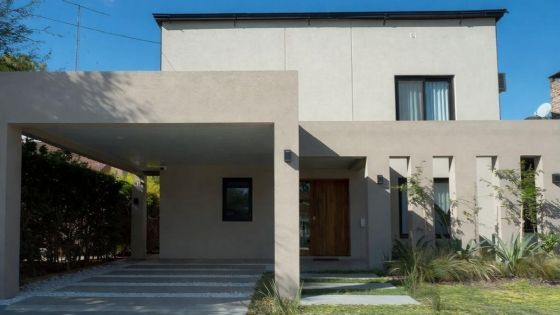 La esposa de Adorni compró en 2024 la "casa de lujo" que no habían declarado 