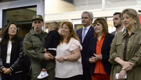 Emotivo reencuentro de Nahuel Gallo con su esposa y su hijo en Argentina