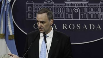 Tras varios días de silencio, Manuel Adorni reaparecerá el viernes junto con Milei