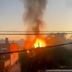 Se incendió un depósito de garrafas y varias personas resultaron heridas 