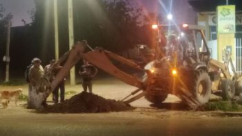 Desesperación, cortes e impotencia: así viven los vecinos inundados por líquidos cloacales