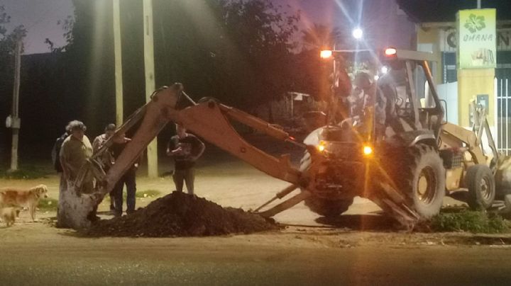 Desesperación, cortes e impotencia: así viven los vecinos inundados por líquidos cloacales