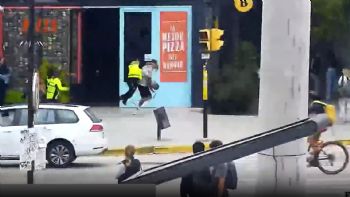 El tacle de un preventor para detener a un carterista en Ciudad