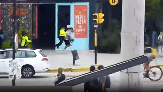 El tacle de un preventor para detener a un carterista en Ciudad