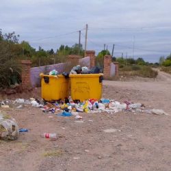 Basura desparramada: vecinos de Luján y de Ciudad piden más contenedores de basura
