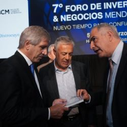 El premio consuelo que celebró Alfredo Cornejo y despertó críticas