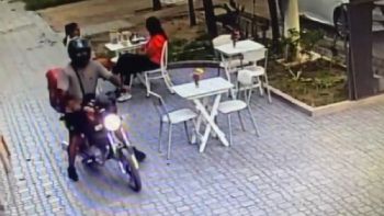 Alerta motochorros: simuló ser delivery de Pedidos Ya para robar en un café en Godoy Cruz