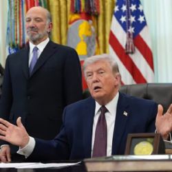 Trump busca retomar las negociaciones, pero amenaza con hacer “volar Irán por los aires”