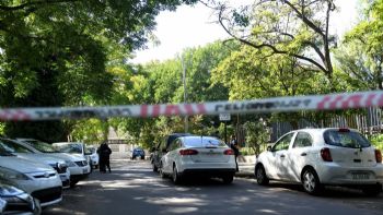 Encontraron a una bebé muerta en una obra en construcción y acusan de homicidio su madre