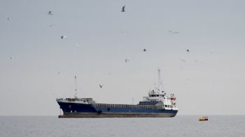 Cerca de 20.000 marineros atrapados por el cierre del estrecho de Ormuz