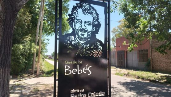 Una niña de 7 años fue atacada a golpes en una escuela: las maestras la cambiaron y no avisaron a los padres 