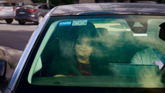 Las prestamistas de Adorni dijeron que aún les debe 70.000 dólares 