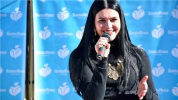Terminó el Mundial y arrancó la campaña: Flor Destéfanis se lanza por la gobernación