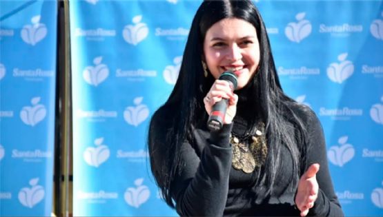 Terminó el Mundial y arrancó la campaña: Flor Destéfanis se lanza por la gobernación