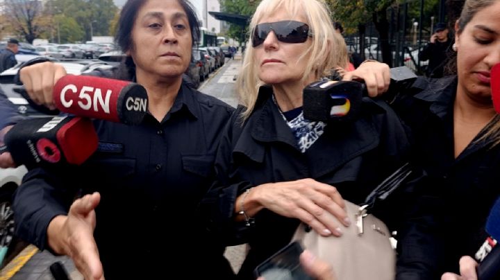 Una de las jubiladas que le prestó dólares a Adorni dijo que su hijo se encargó de la operación