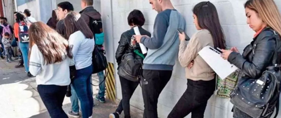 Según un estudio, 4 de cada 10 argentinos buscan un segundo trabajo