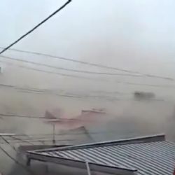 Importantes olas golpearon la costa de Japón tras un terremoto de magnitud 7,5 