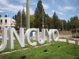 En carrera: Adriana García vuelve a dar pelea por la conducción de la UNCuyo