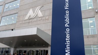 Foto iliustrativa de  Detuvieron a la madre del alumno que había llevado una réplica de arma a la escuela 