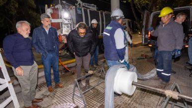 Foto iliustrativa de  Mientras explotan cloacas en Guaymallén, Aysam presume arreglos en Ciudad