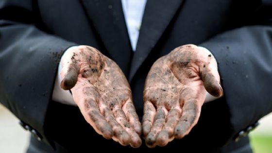 Al Colegio con las manos sucias